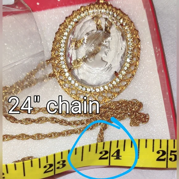 2pc Vintage Whiting and Davis Glass Intaglio Cameo Set - Picture 10 of 11